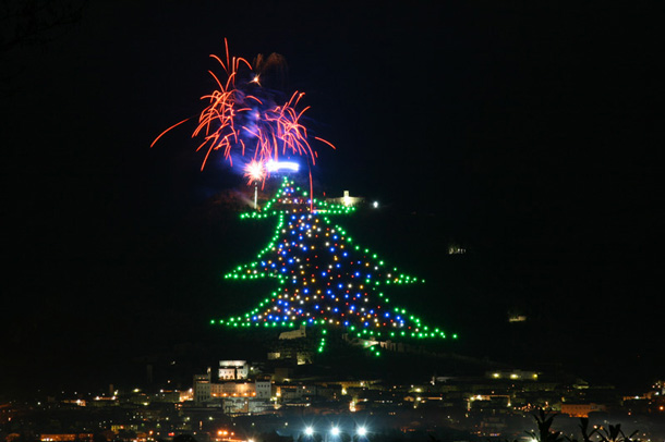 albero-natale-gubbio