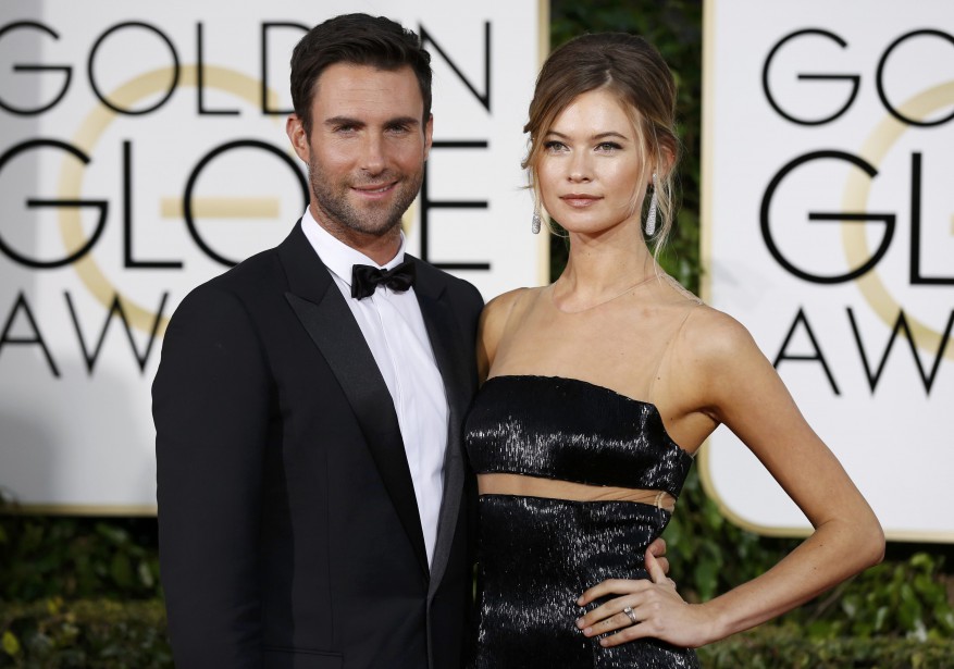 adam-levine-e-behati-prinsloo-al-golden-globe-1